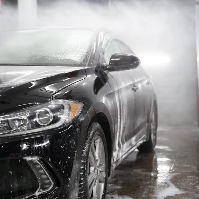 beautiful-car-washing-service